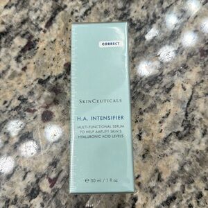 HA intensifier skinceuticals